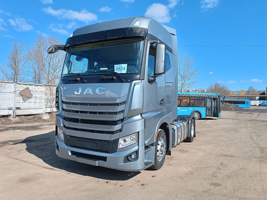 Седельный тягач JAC K7